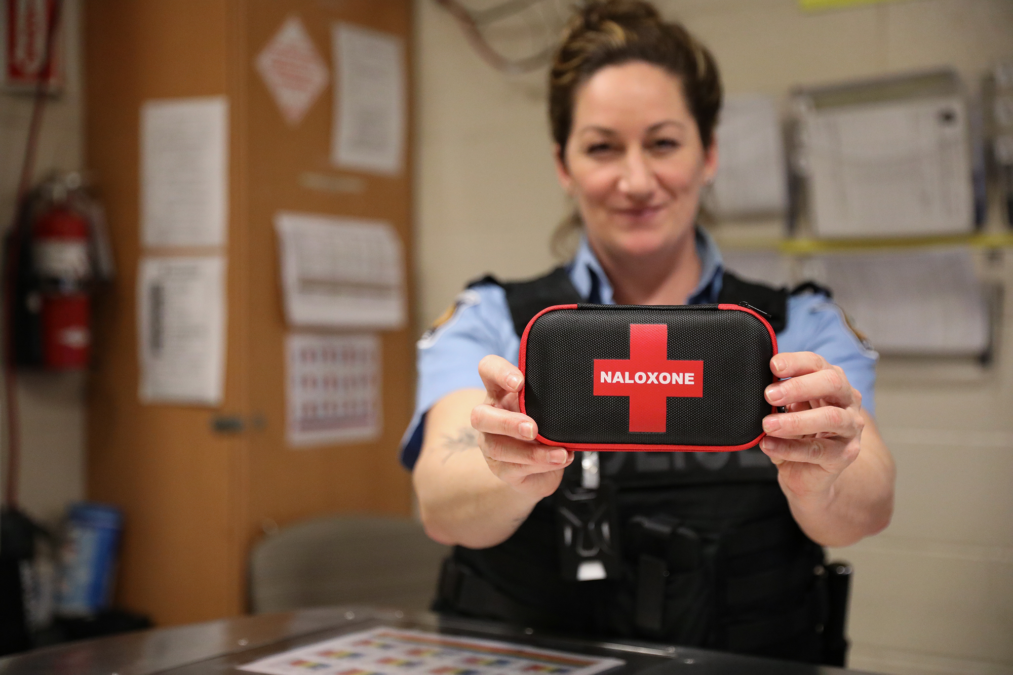 Special Cst. holding a Naloxone kit